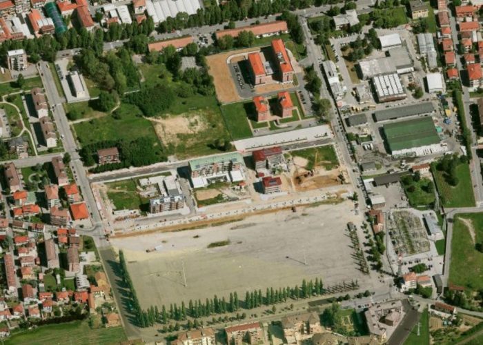 Fogne e piste ciclabili nella piazzache sta cambiando volto