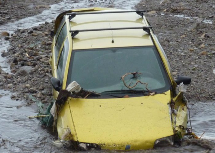 Frana a Rocca d'Arazzo, auto inghiottitaEvacuate alcune famiglie del paese