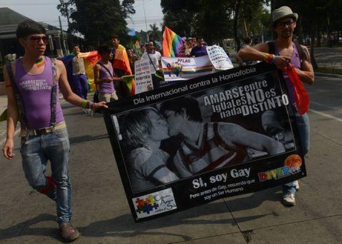 Francia/ Il primo matrimonio gay sarà celebrato il 29 maggio