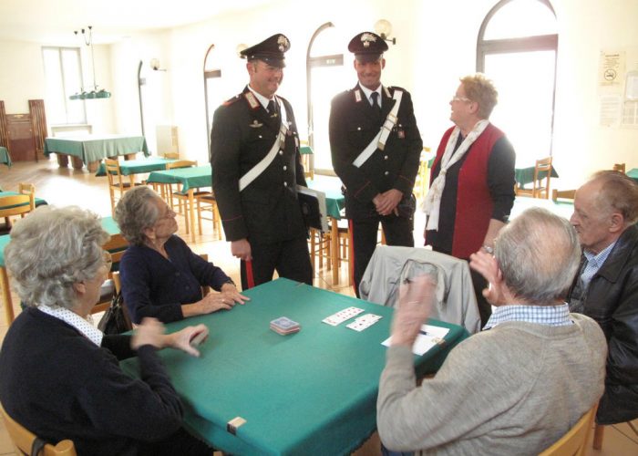 Frodava anziani spacciandosiper impiegata postale