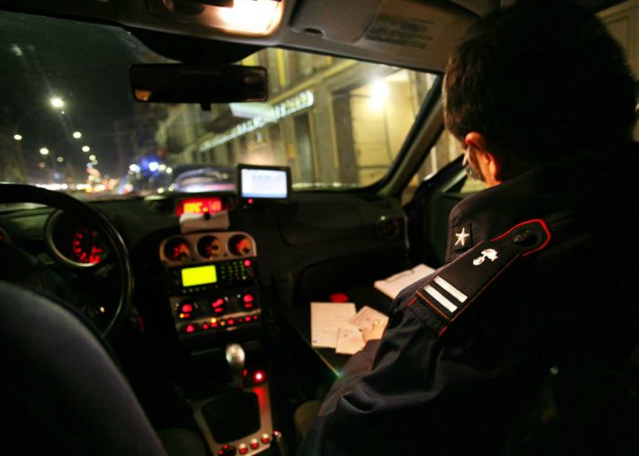 Fuggono dopo la rapina e finisconofuori strada: arrestati dai carabinieri