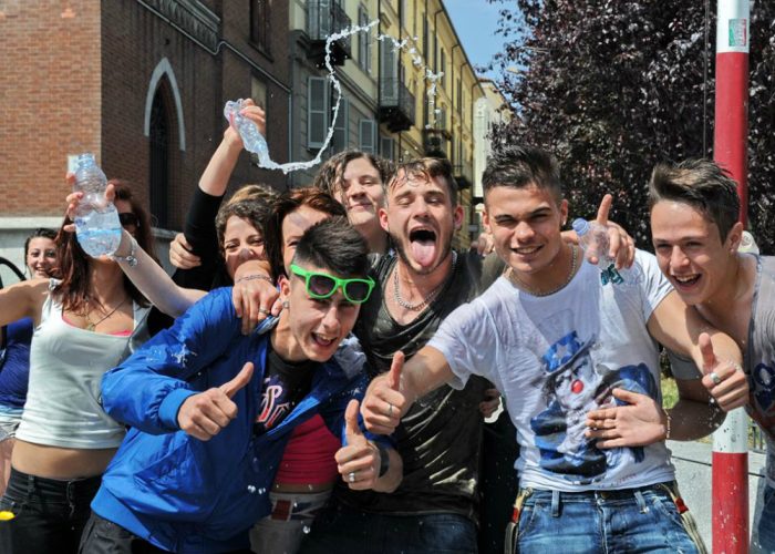 Gavettoni e caroselliScuola, ci si rivede a settembre