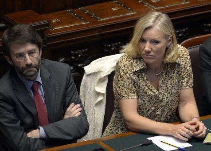 Gay/ Idem: basta coppie serie B, una legge per le unioni civili