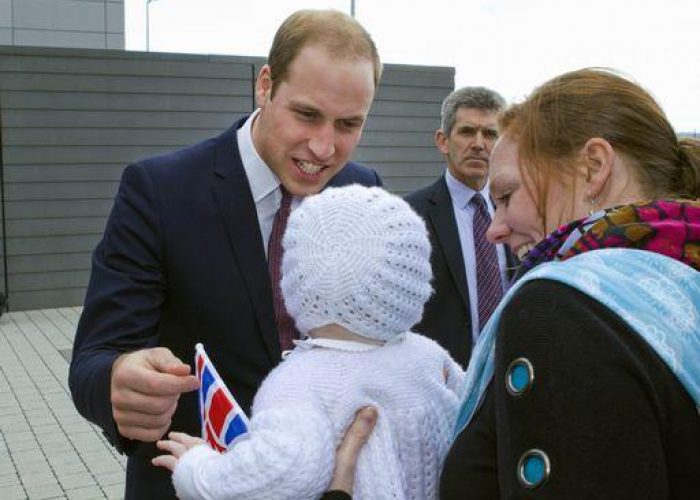 Gb/ A Glasgow bimba respinge bacio del principe William