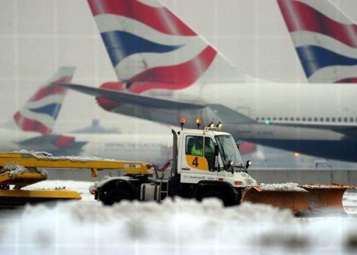 Gb/ Neve a Londra, a Heathrow cancellati altri 100 voli