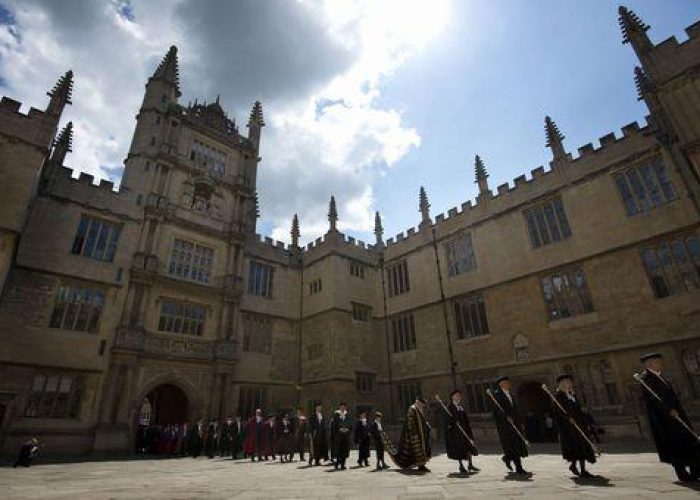 Gb/ Università di Oxford accusata di pregiudizi verso minoranze