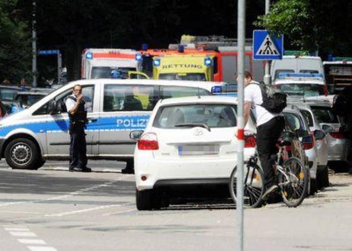 Germania/ Colonia, uomo armato prende in ostaggio preside asilo