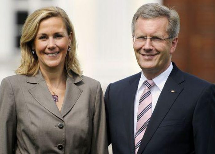 Germania/ Wulff divorzia da Bettina, nuova batosta ex presidente