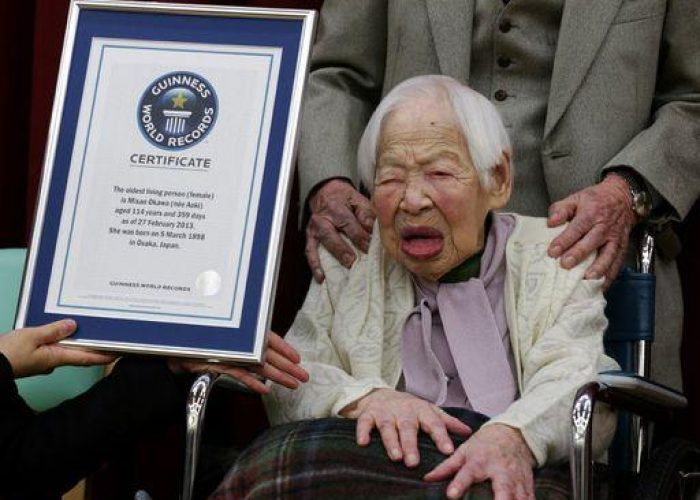 Giappone/ Donna più anziana del mondo festeggia i suoi 115 anni