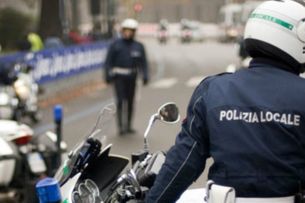 Giovane salvato dalla polizia municipaleStava per gettarsi dal ponte sul Tanaro