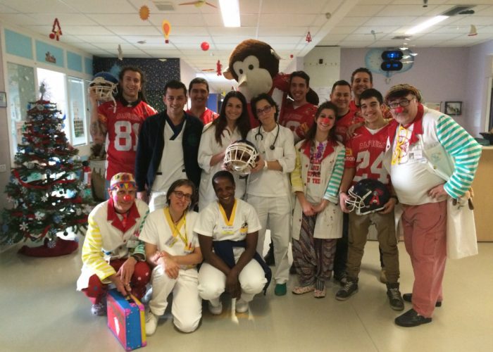 Gli Alfieri del football americanotra i bambini dell'ospedale Massaia