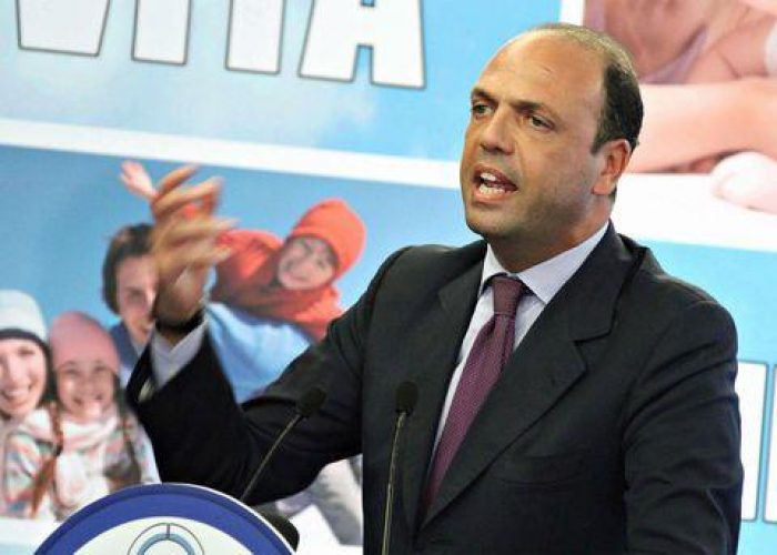 Governo/ Alfano: No ministri in piazza decisione condivisa