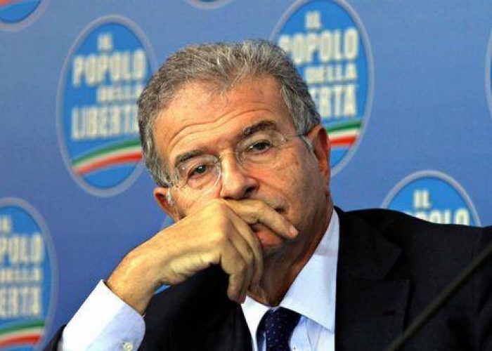 Governo/ Cicchitto: Pd può andare fuori strada, torni equilibrio