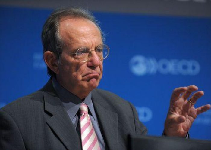 Governo/ Padoan (Ocse): mercati nervosi, Italia segua linea Monti