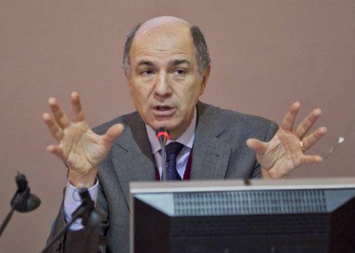 Governo/ Passera: Tempi politica non sono quelli dell'economia