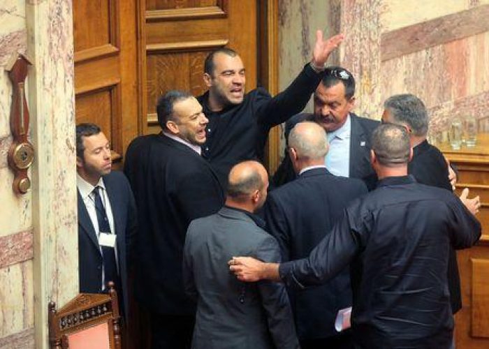 Grecia/ In aula Parlamento risuona tre volte "Heil Hitler"