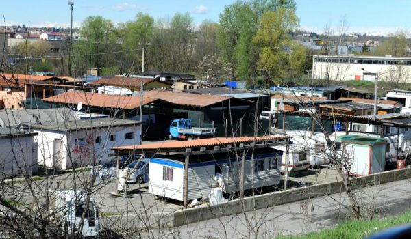 «Il campo nomadi è abusivo»Esposto di Riccio contro Brignolo