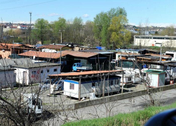 «Il campo nomadi è abusivo»Esposto di Riccio contro Brignolo