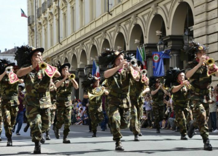 Il giorno della grande sfilata60 mila bersaglieri in marcia