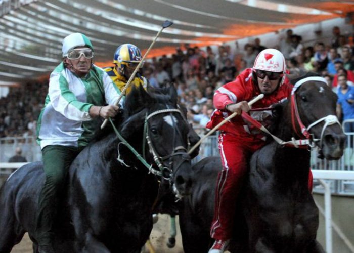 Il Palio è di San Martino San Roccomentre monta la polemica sul mossiere