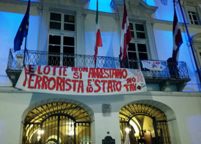 Imerito contro lo striscione in Municipio«Stato oltraggiato, chi è responsabile?»