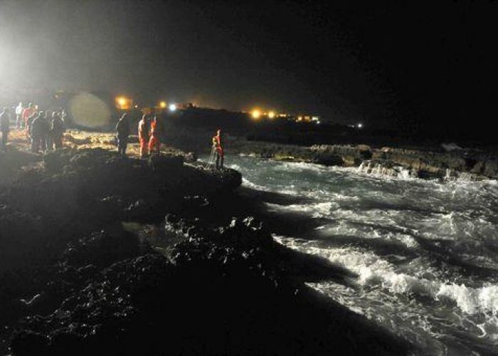 Immigrati/ Salvati in 80 al largo di Capo Passero