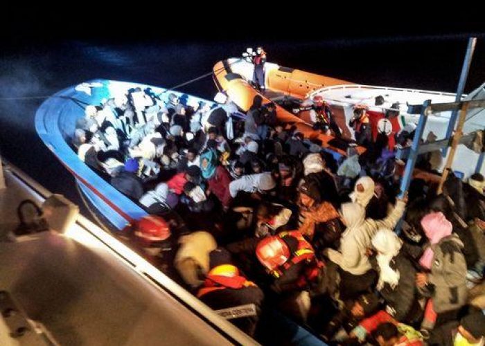 Immigrati/ Soccorse in 24 ore 469 persone in canale Sicilia