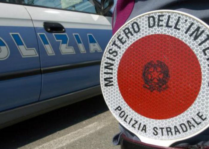 In contromano sulla tangenziale,automobilista bloccato dai poliziotti