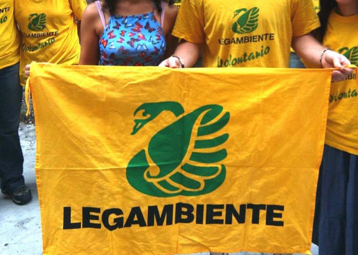 In piazza c'è il bollettino settimanalecurato da Legambiente