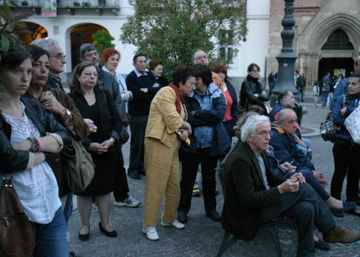 In piazza un "rosario laico" per ricordare Don Gallo