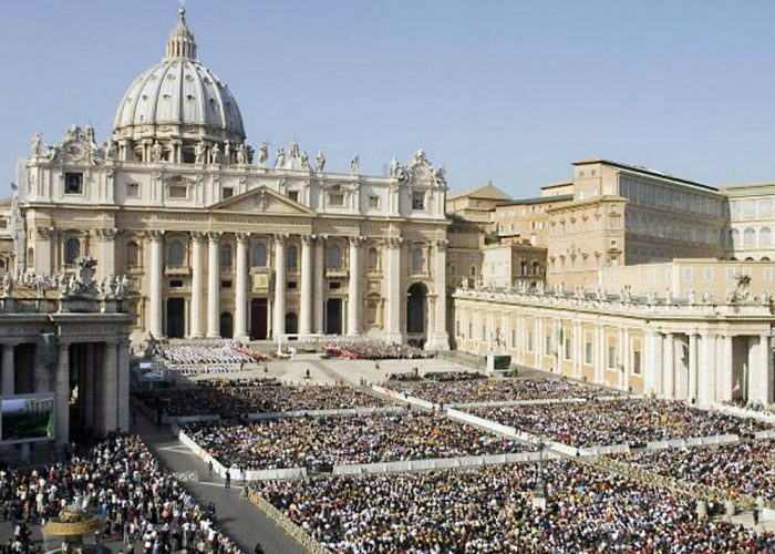 In Vaticano per vederela salma di Padre Pio