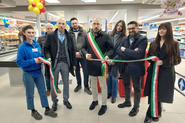 inaugurazione Dpiù di Asti