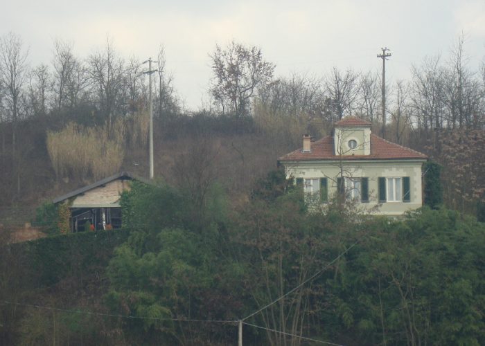 Incendio a Incisa Scapaccinodistrugge intera abitazione