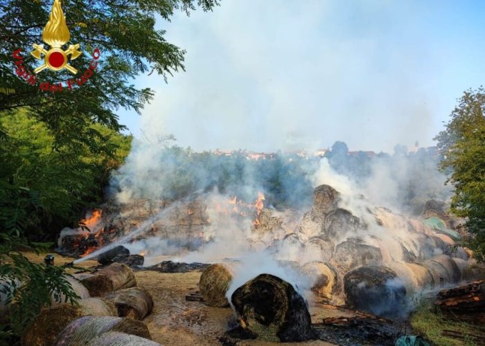 incendio rotoballe