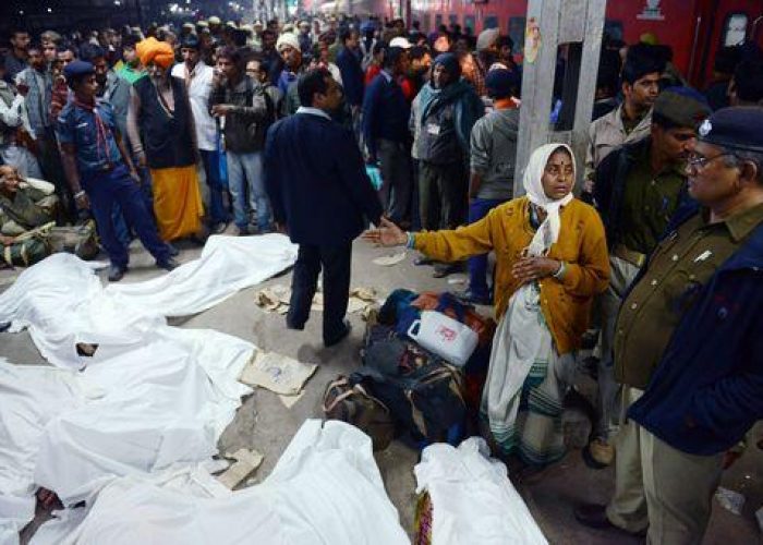 India/ Almeno 36 morti nella calca scoppiata dopo festa hindu
