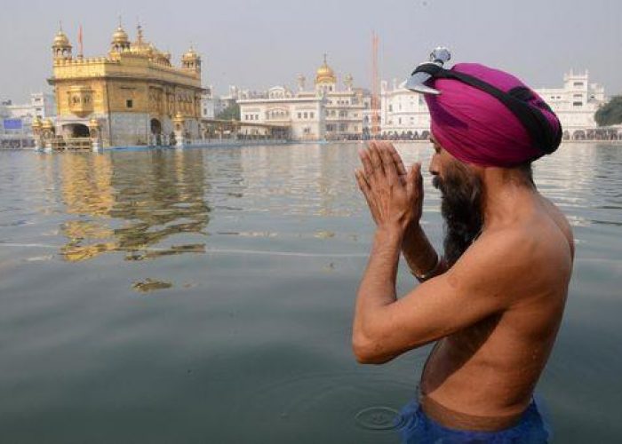 India/ Inizia la festa di Kumbh Mela col bagno nei fiumi sacri