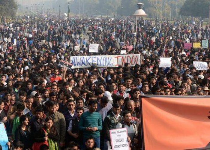 India/ Proteste dopo stupro di gruppo, governo valuta pena morte