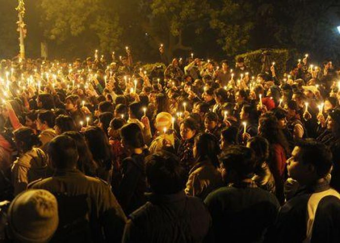 India/ Spoglie studentessa stuprata di ritorno a Nuova Delhi