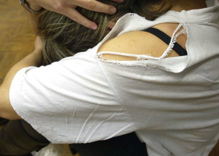 Infermiera di Asti denuncia per stalking, minacce e violenza il marito fedifrago