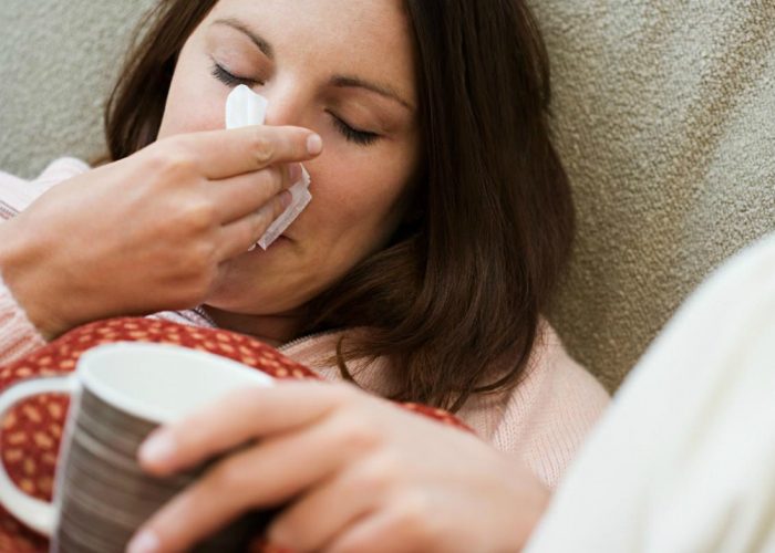 Influenza, vaccini da martedì"Ammalarsi costa troppo"