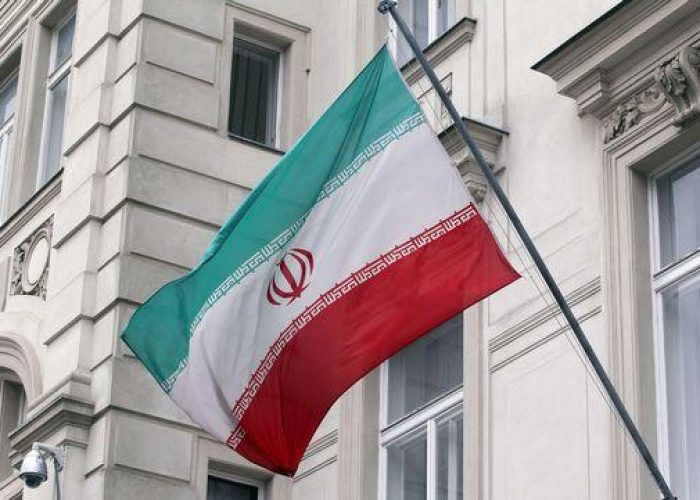 Iran/ Teheran presenta la macchina per amputare le dita ai ladri