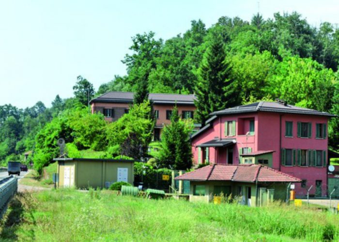 La caserma di Castello dAnnone centro di raccolta dei profughi in arrivo