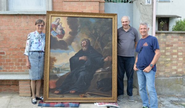 la cugina Mariuccia Borio il parroco don Beppe Pilotto e il restauratore Roberto Ilengo Costigliole d'asti