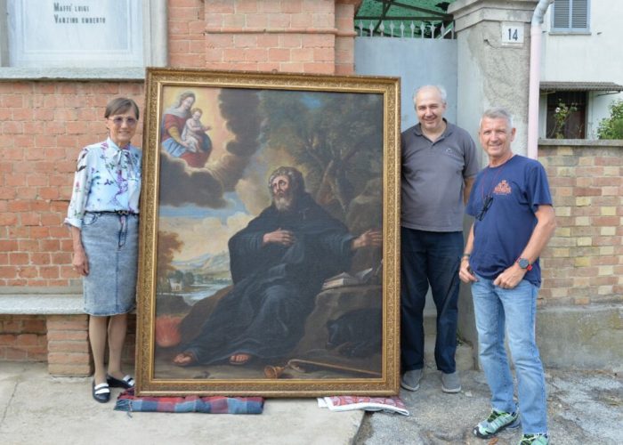 la cugina Mariuccia Borio il parroco don Beppe Pilotto e il restauratore Roberto Ilengo Costigliole d'asti