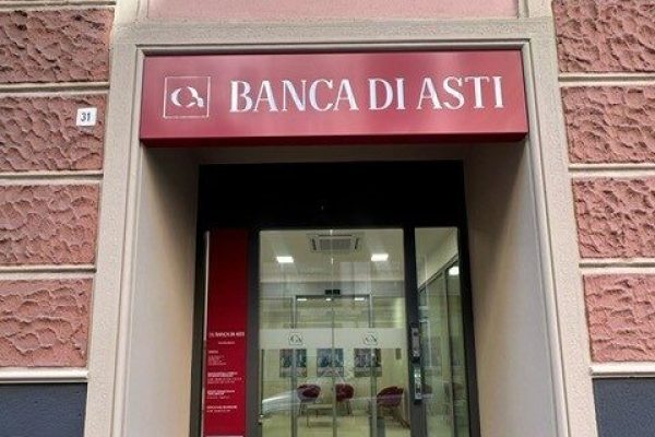 la nuova filiale Banca di Asti a Savona in Via dei Vegerio ()
