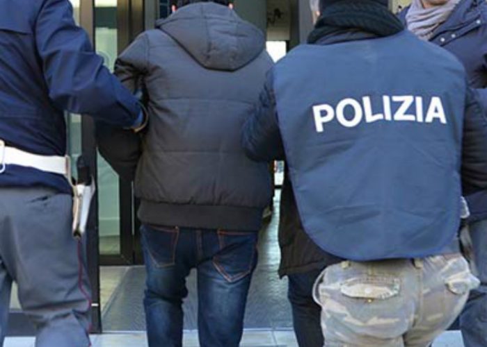 La polizia ferma 30enne, su di luipendeva mandato di arresto europeo