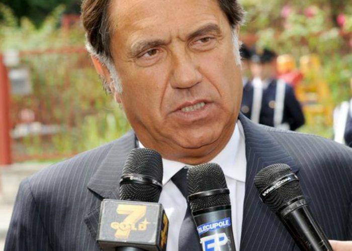 La Questura ricorda il Capo della Polizia Antonio Manganelli. Venne ad Asti nel 2010