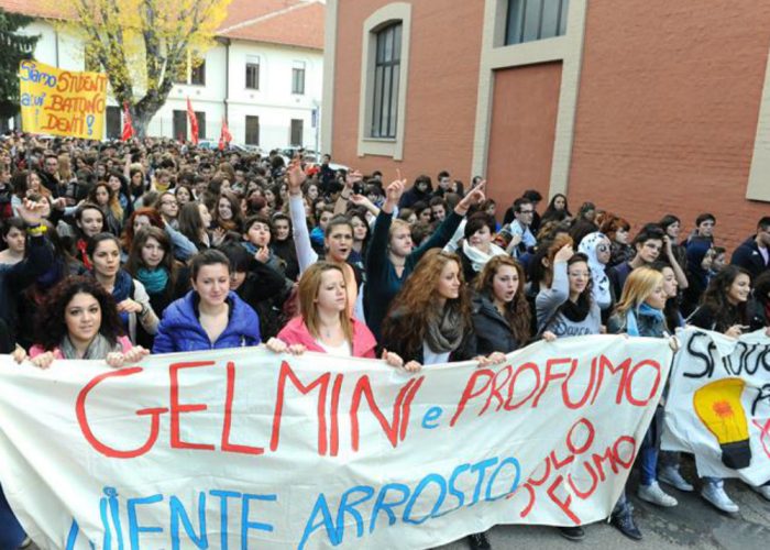 La scuola protesta, sabatoil flash mob in piazza San Secondo