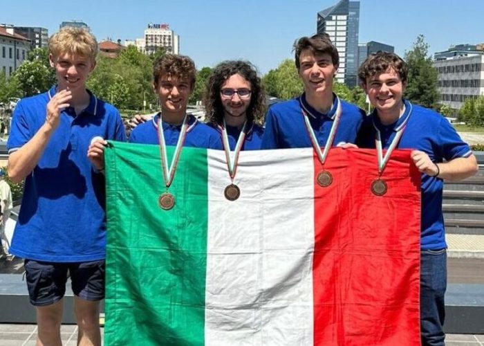la squadra italiana Stefano è il secondo da destra