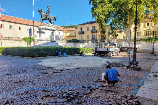 lavori in piazza cairoli